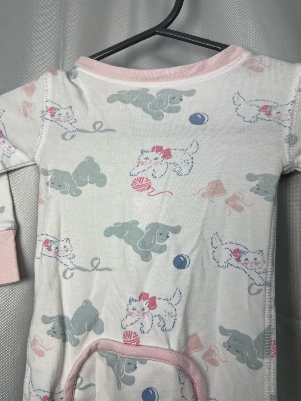 The Beaufort Bonnet Company Noelle's Night Night zippie puppy and kitten print - Picture 10 of 13